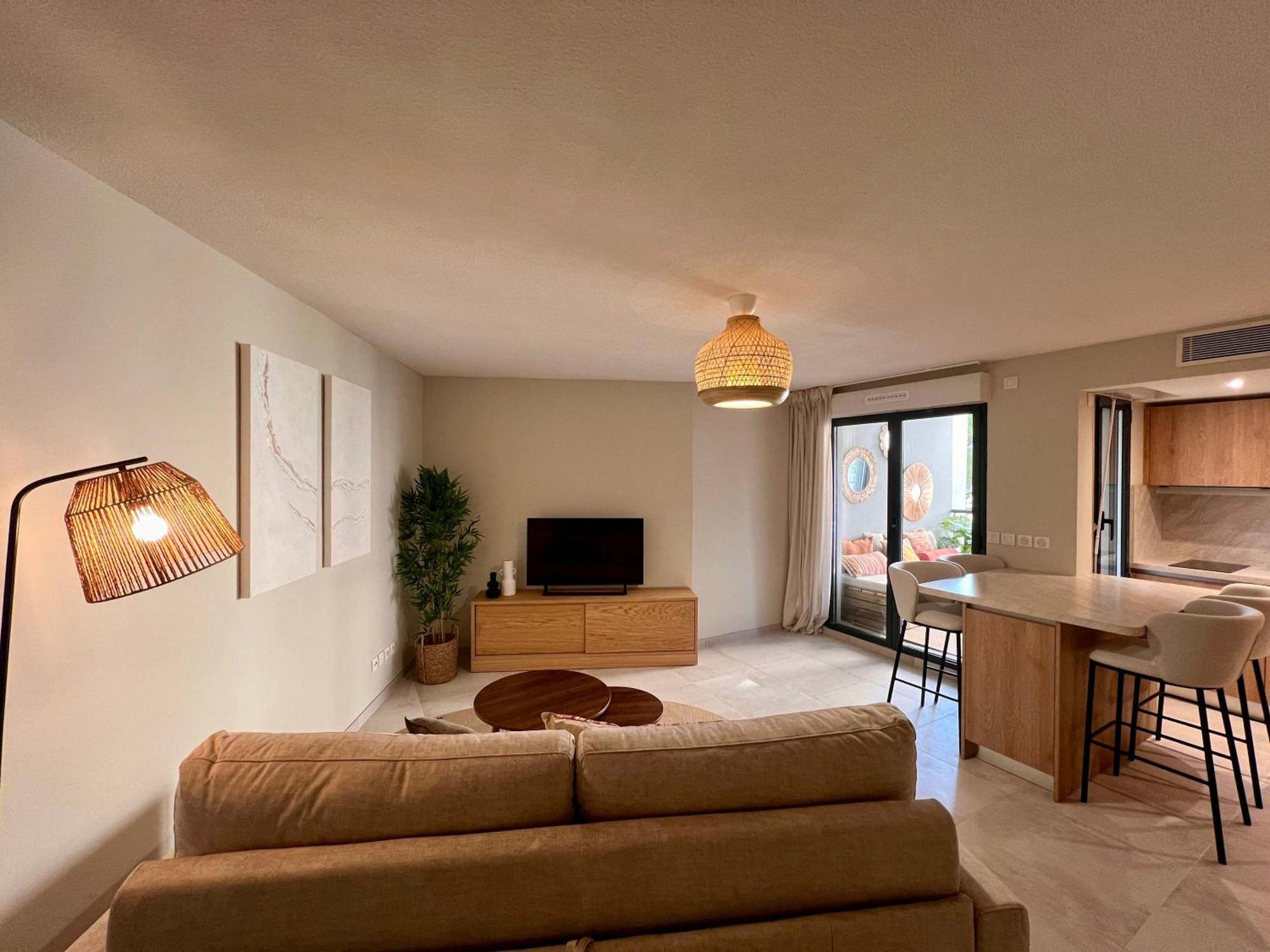 B054 Luxueux Dans Appartement Cannes