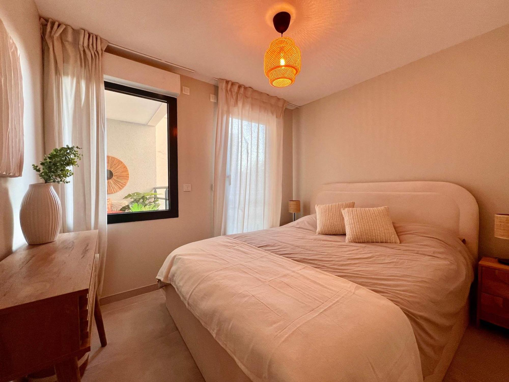 B054 Luxueux Dans *